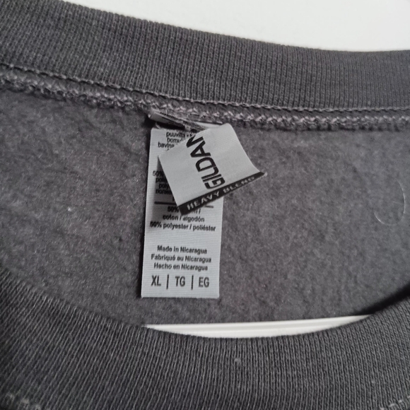 💜3/$24.00💜 Gildan Gray Crewneck XL - Picture 4 of 5